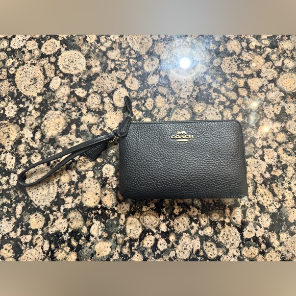 coach wristlet - Picture 1 of 2